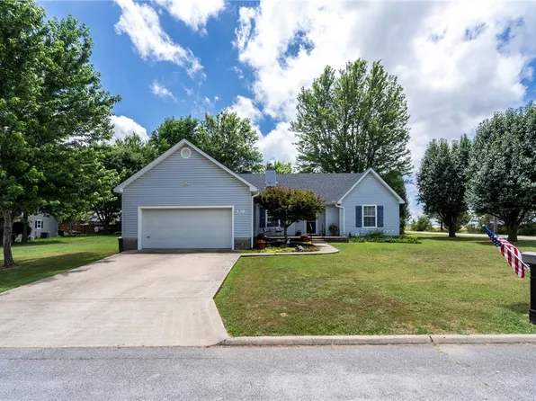 807 Spruce St, Prairie Grove, AR 72753