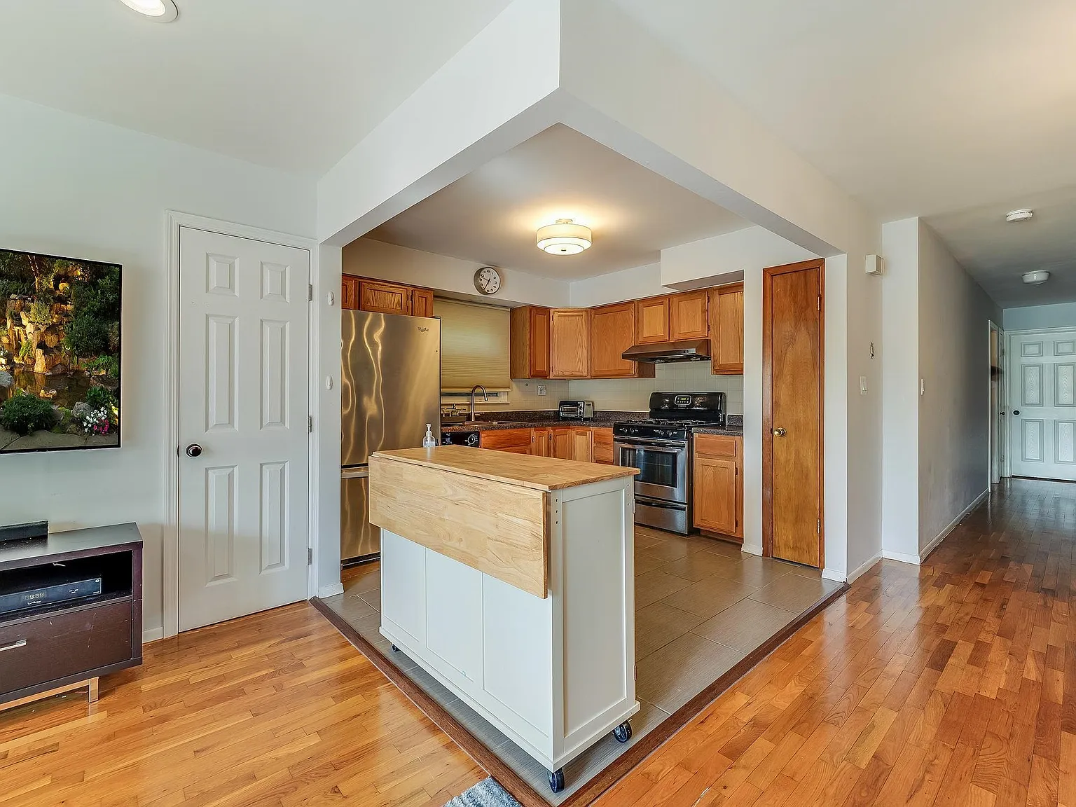 3 bed, 2.0 bath, 1100 sqft, $3,595 — Photo 4