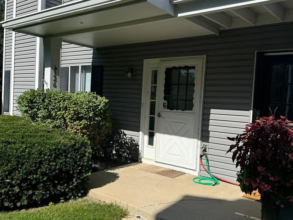 1326 Barclay Ln
