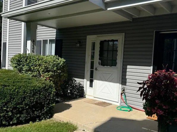 1326 Barclay Ln, Deerfield, IL 60015