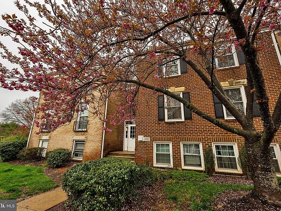 3rd image of 822 Quince Orchard Blvd APT 202
