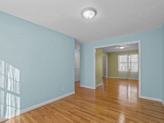 5th image of 20 Duluth St