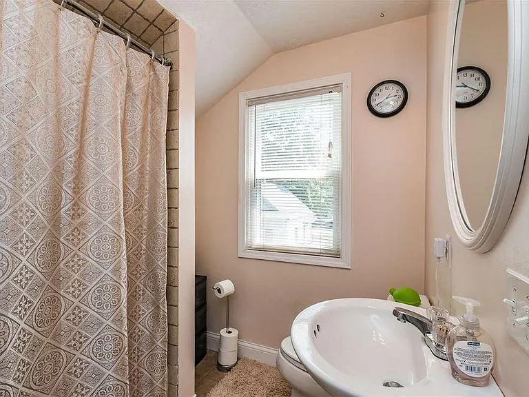 1014 Stanfield St — Photo 16
