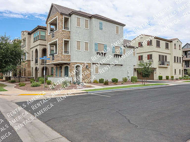1701 E Dogwood Ln — Photo 1