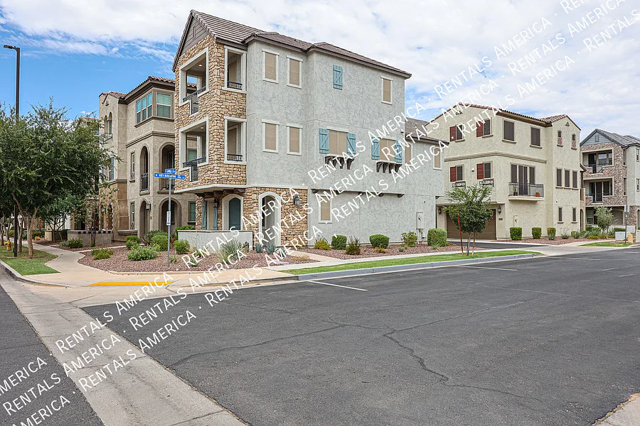 1701 E Dogwood Ln