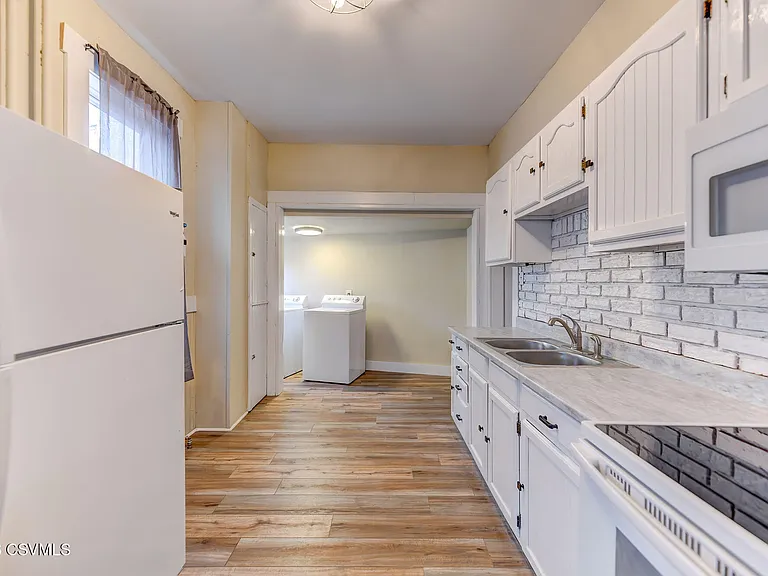 148 Bloom St — Photo 15