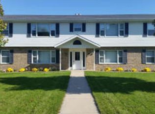 624 Dundee Ln, Hartland, WI 53029