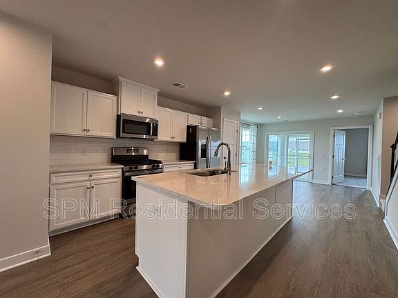 5th image of 3129 Edgehill Dr