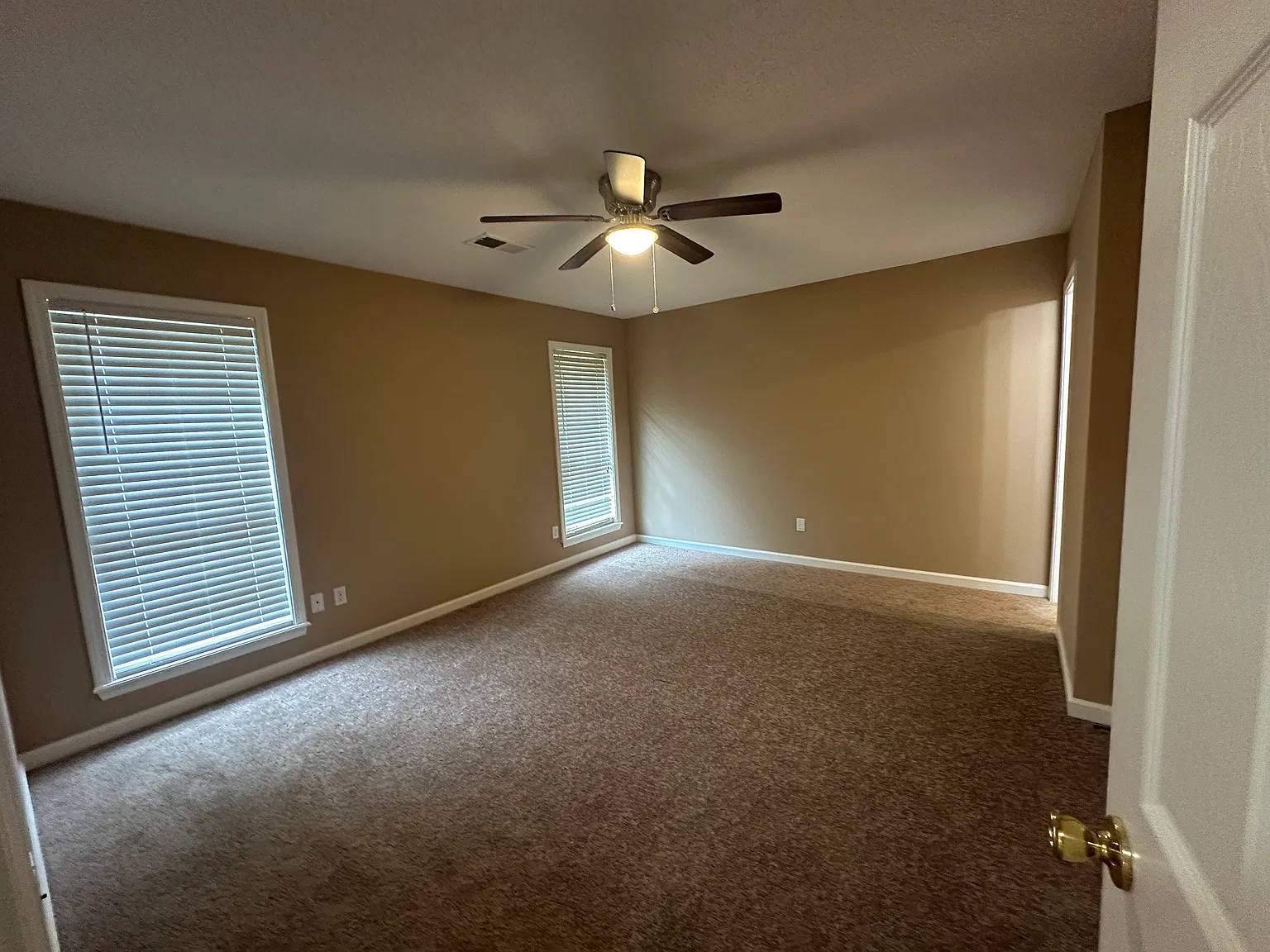 3 bed, 1418 sqft, $2,500 — Photo 3
