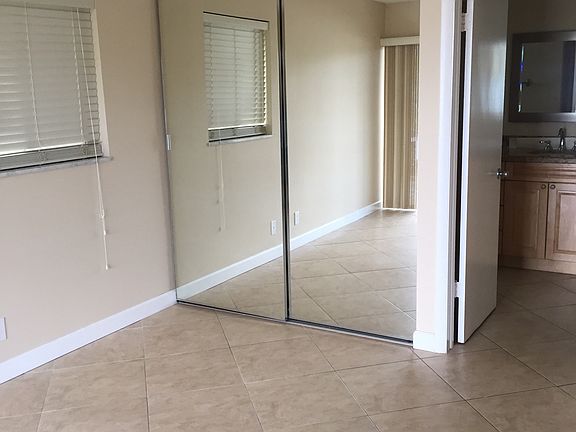 3rd image of 420 Northlake Ct #11