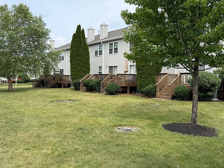 12 Ashley Ct — Photo 7