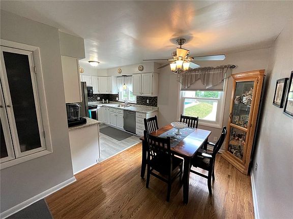 5th image of 52 Orchard Hills Dr