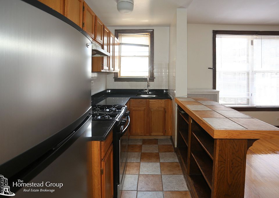 1st image of 943 W Carmen Ave #200