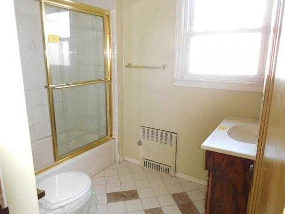 Bathroom 1 of 2