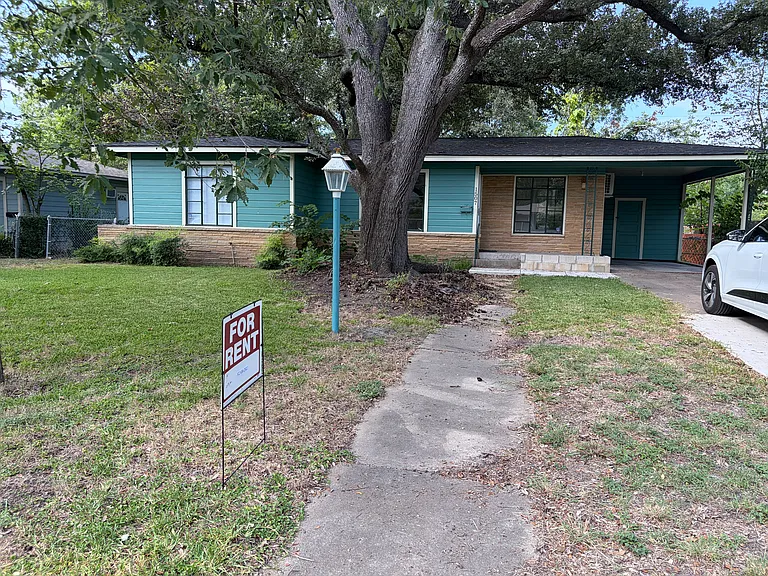 1507 Aggie Ln — Photo 1