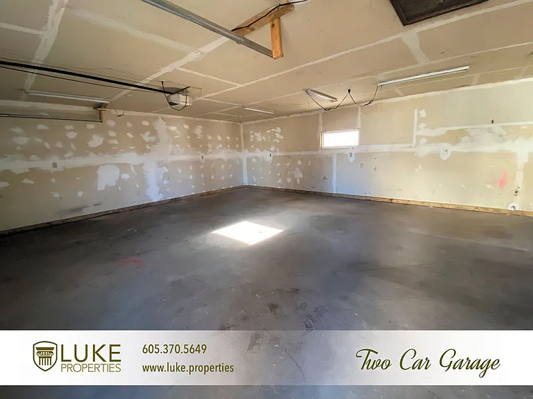 1405 E 8th St — Photo 23