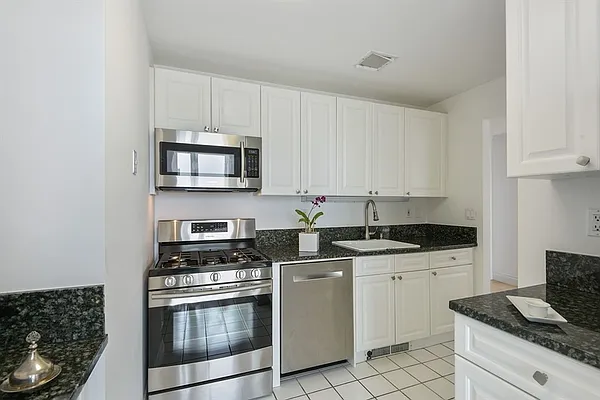 Rented by Citi Habitats | media 11