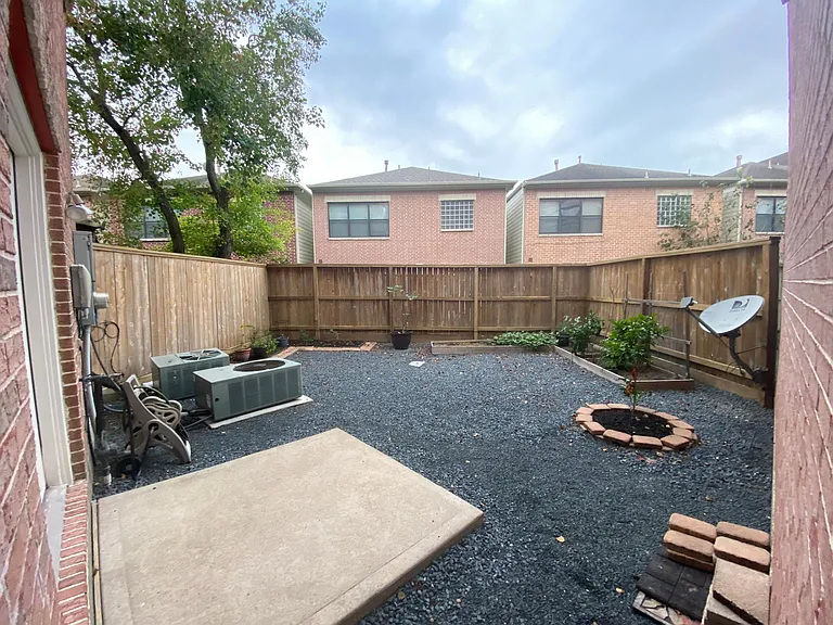 9818 Meredith Elise Ct — Photo 5