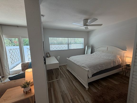2nd image of 117 SE 8th St #117