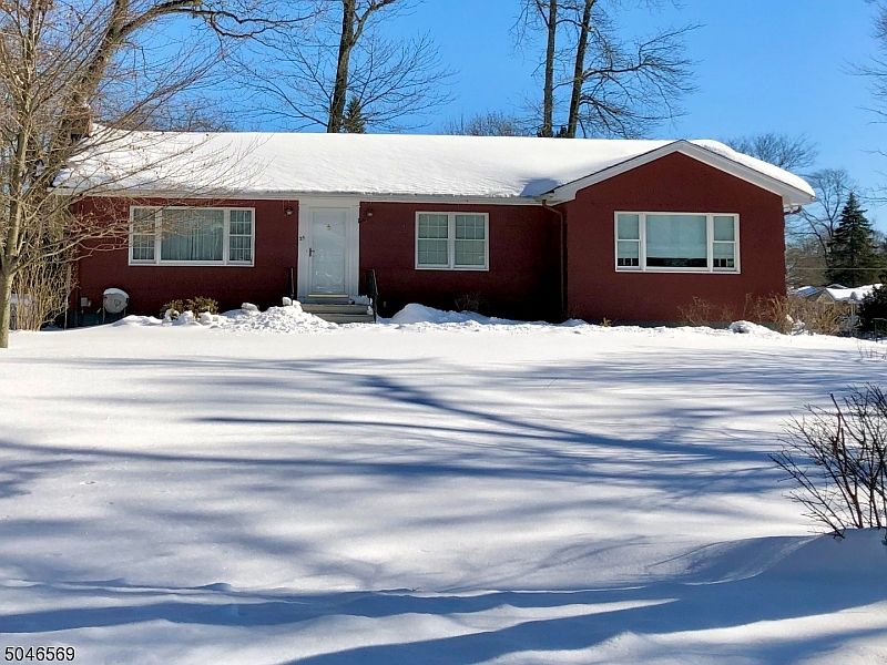 2nd image of 25 Knollwood Rd