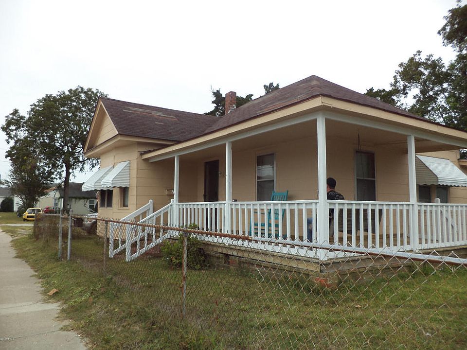 1st image of 2200 Bridges St