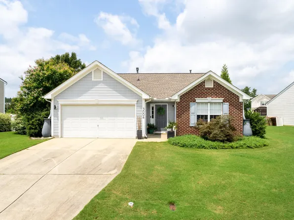 3004 Softwind Dr, Clayton, NC 27520