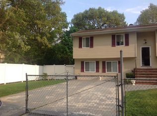 88 Studley St, Brentwood, NY 11717