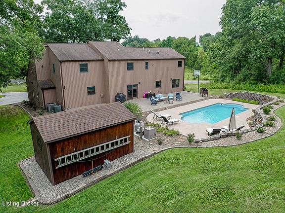 2nd image of 1101 Valley Rd