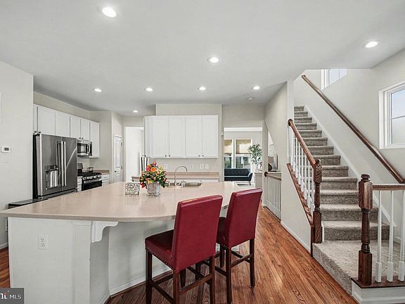 5th image of 42464 Regal Wood Dr