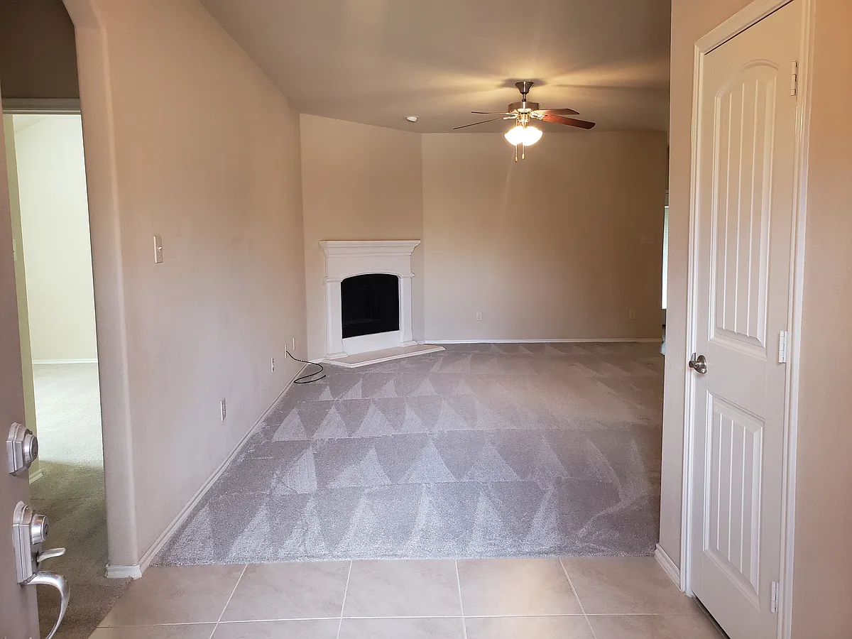 Building Photo - 710 English Ivy Dr