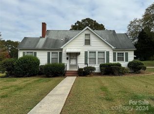 1716 3rd St NE, Hickory, NC 28601