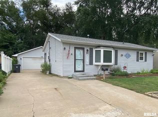 2027 Windsor St, Pekin, IL 61554