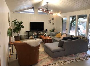 1561 N Greenbrier Rd, Long Beach, CA 90815