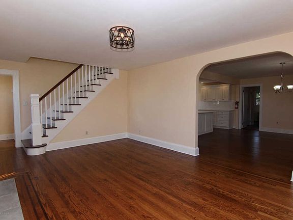 5th image of 436 Shrewsbury Ave