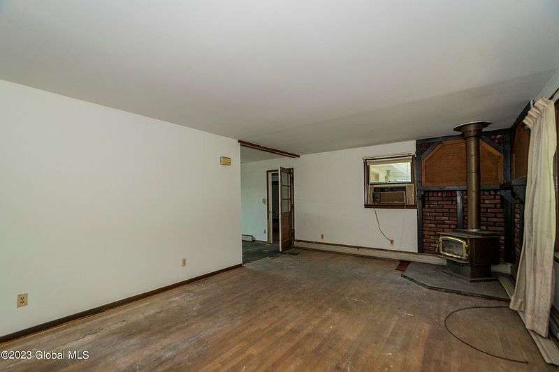 5th image of 469 Brownell Road