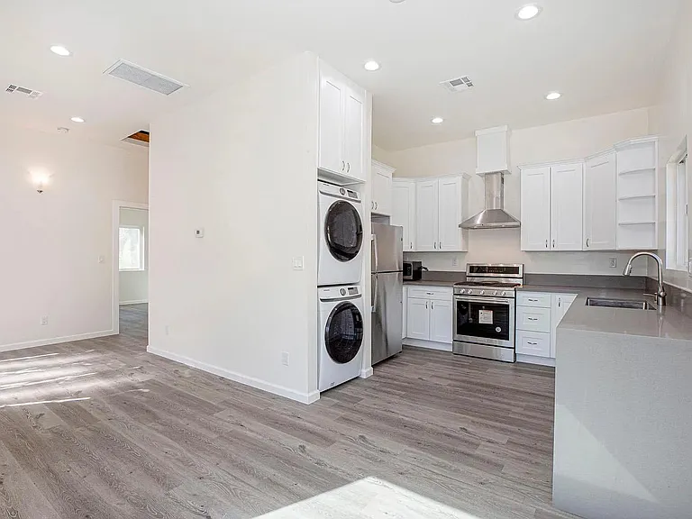 2757 Paloma St — Photo 8