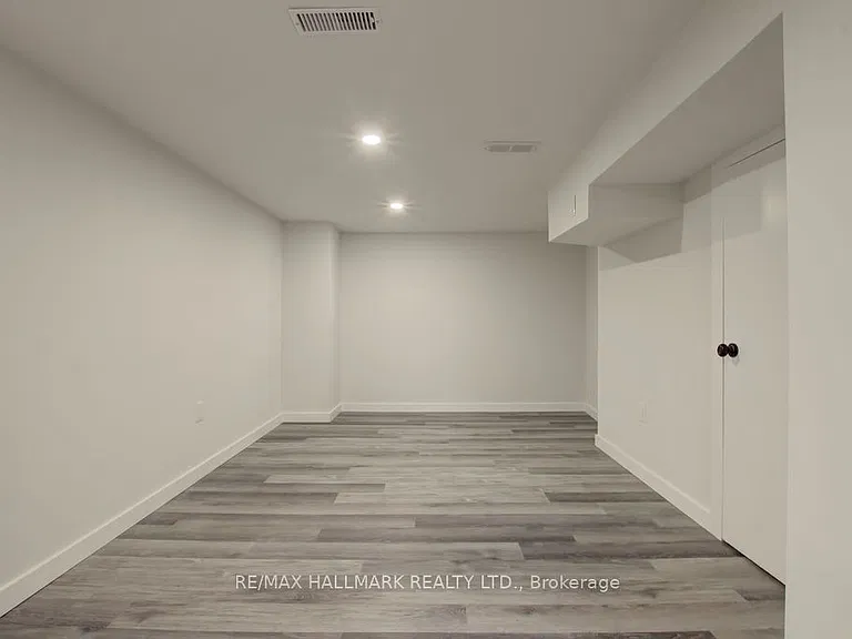 51 Stamford Sq S #BASEMENT — Photo 14