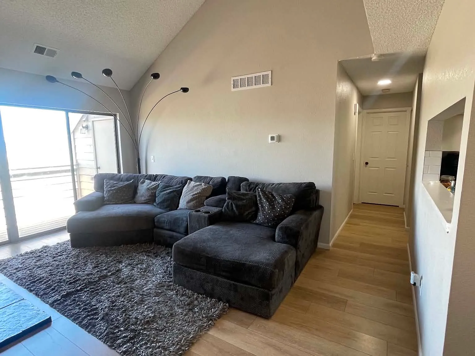 2 bed, 1091 sqft, $2,200 — Photo 4