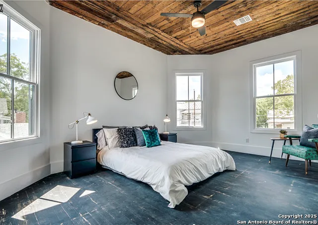 630 E Carson St — Photo 33