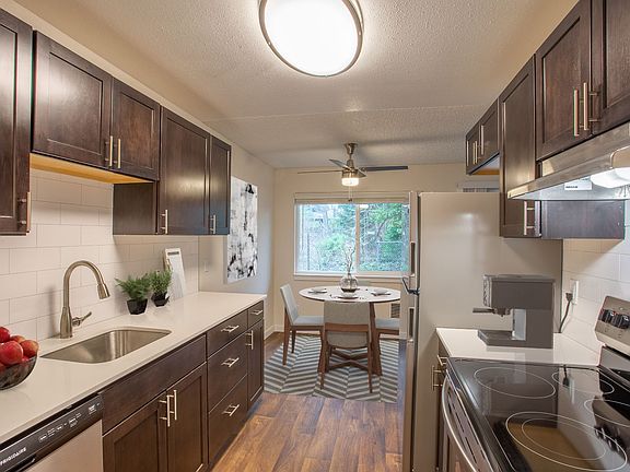 Kitchen - 648-708 sq ft floorplan - Chocolate Color Scheme