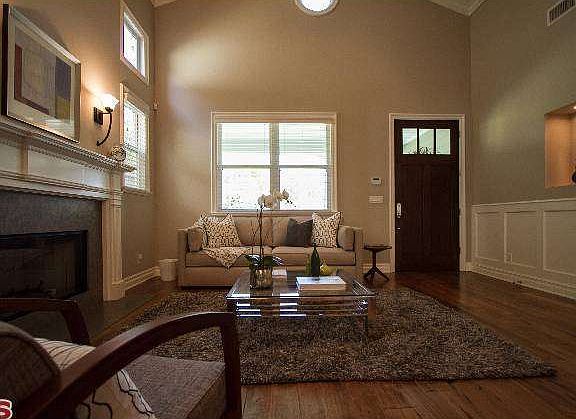 4th image of 3211 Kelton Ave