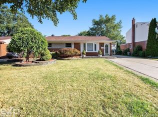 8268 Doncaster Dr, Sterling Heights, MI 48312