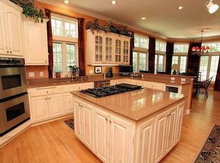 W310N4932 Old Steeple Rd, Hartland, WI 53029