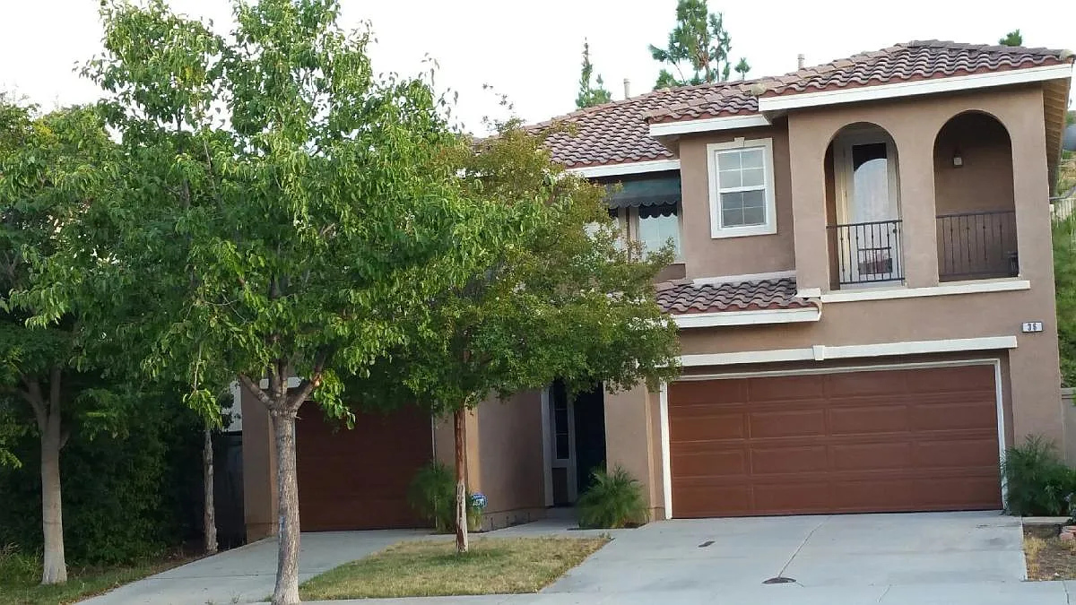 4 bed, 3.5 bath, 3275 sqft, $4,000 — Photo 2