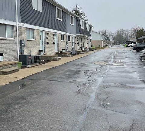 2nd image of 15846 W Eleven Mile Rd