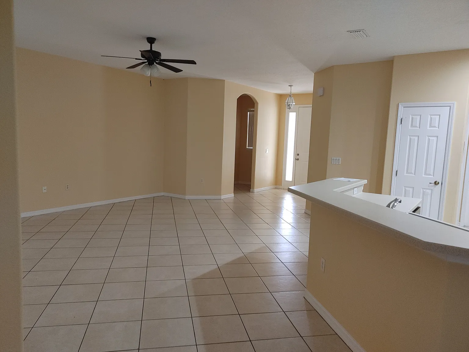 4 bed, 2076 sqft, $2,300 — Photo 4