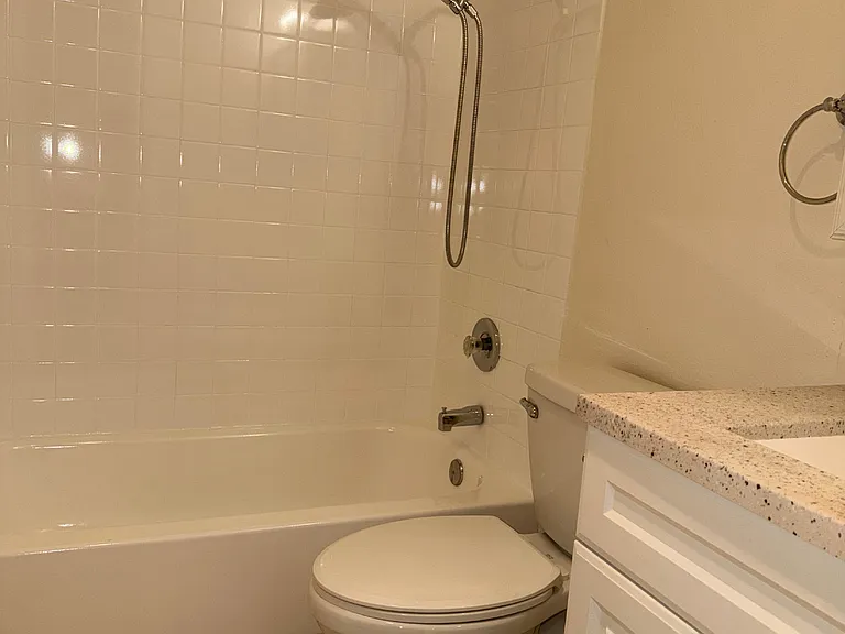 1937 L Ave #17 — Photo 8