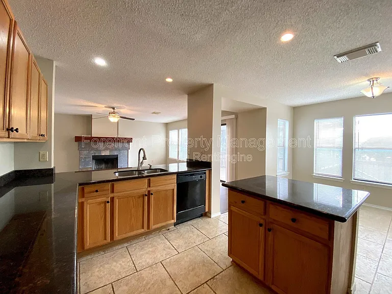 2510 Village Pkwy — Photo 32