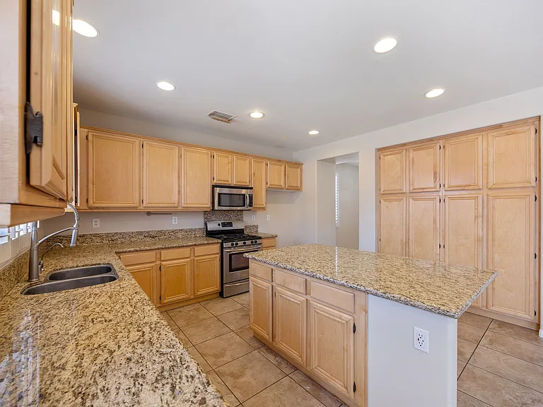 36425 Fallingstar Pl — Photo 8