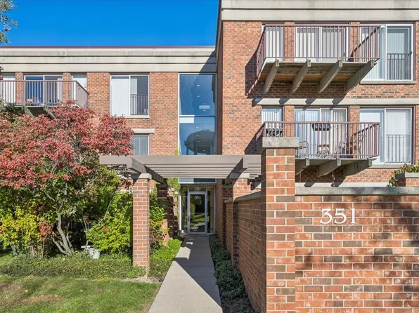 351 Kelburn Rd APT 312, Deerfield, IL 60015